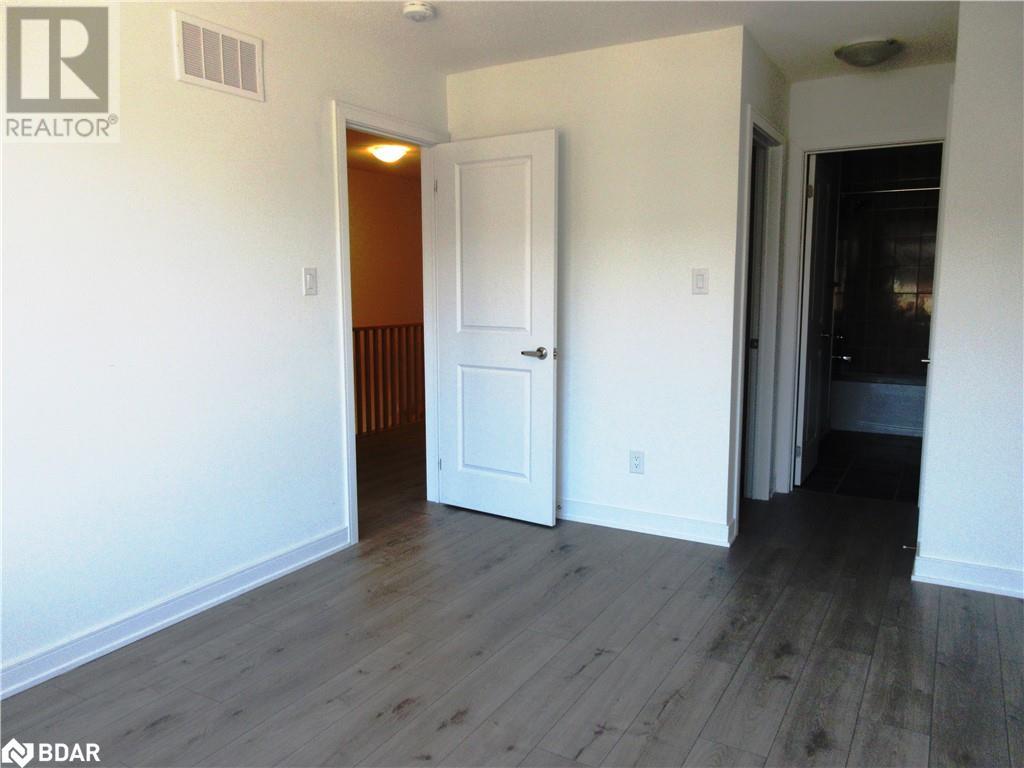Photo 14 of 44 Red Maple Lane Lane, Barrie ON