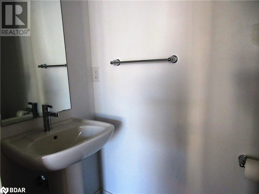 Photo 6 of 44 Red Maple Lane Lane, Barrie ON