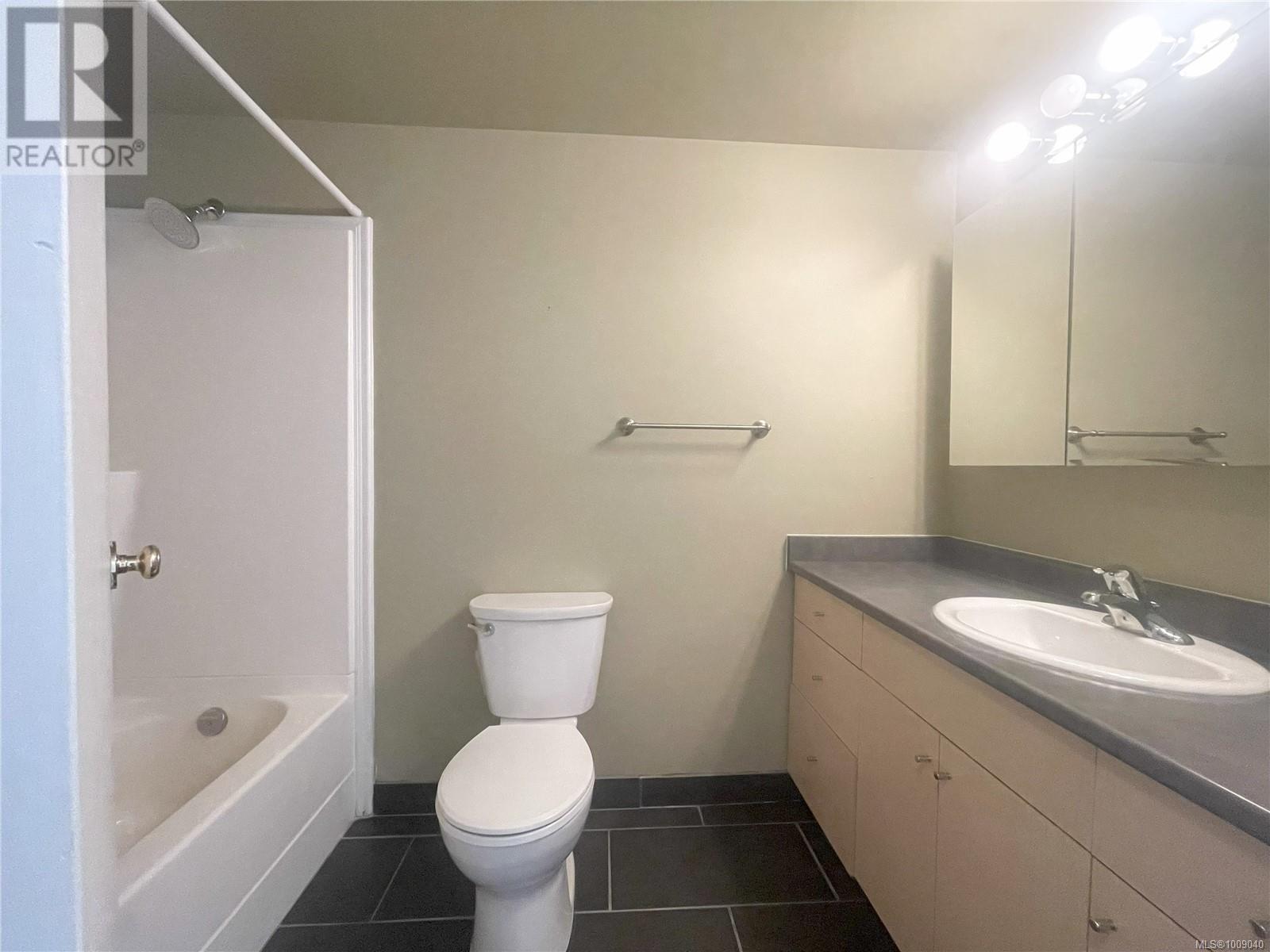 Photo 12 of 201 550 Bradley St, Nanaimo BC