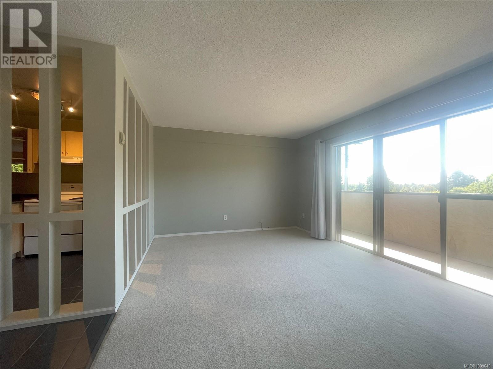 Photo 8 of 201 550 Bradley St, Nanaimo BC