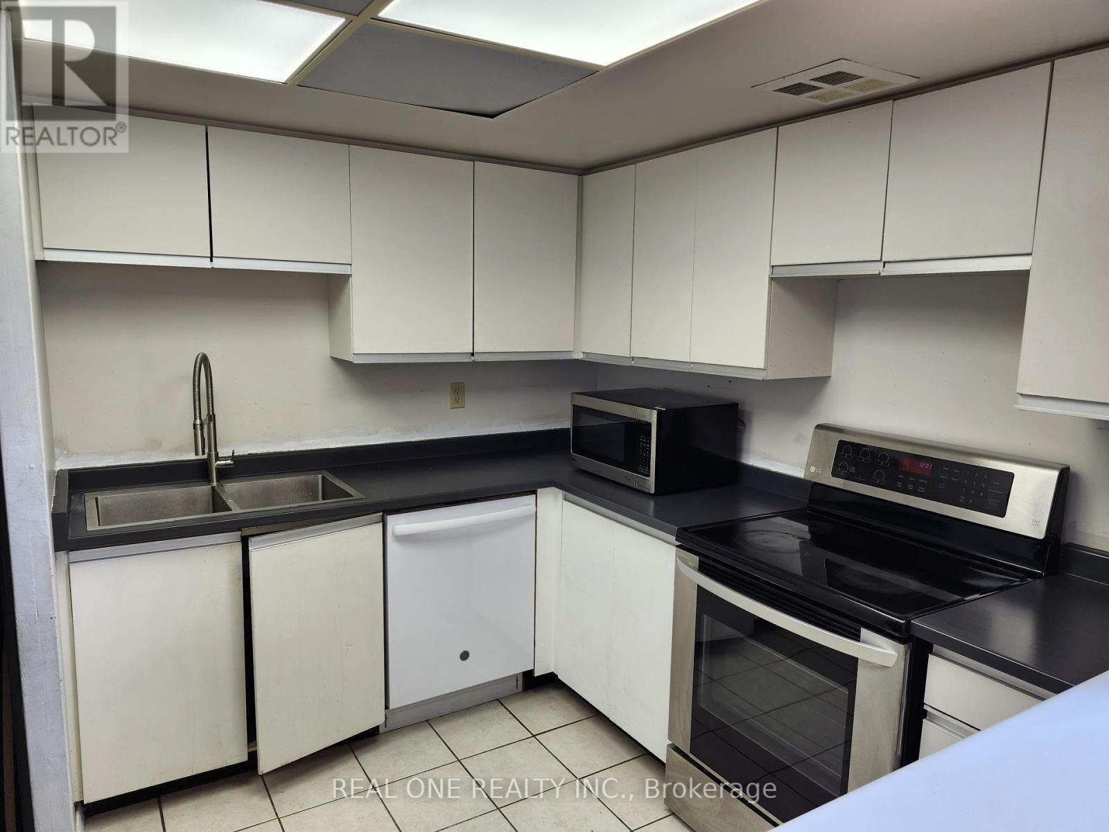 Photo 3 of 1107 300 Webb Drive, Mississauga ON