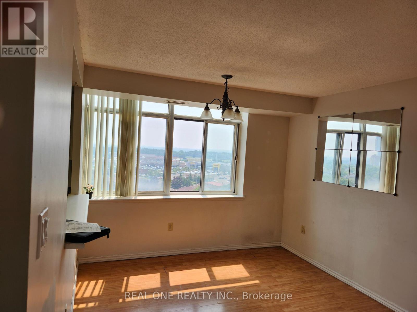 Photo 4 of 1107 300 Webb Drive, Mississauga ON