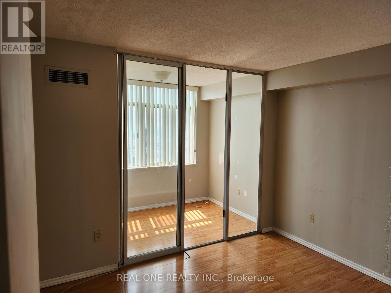 Photo 5 of 1107 300 Webb Drive, Mississauga ON