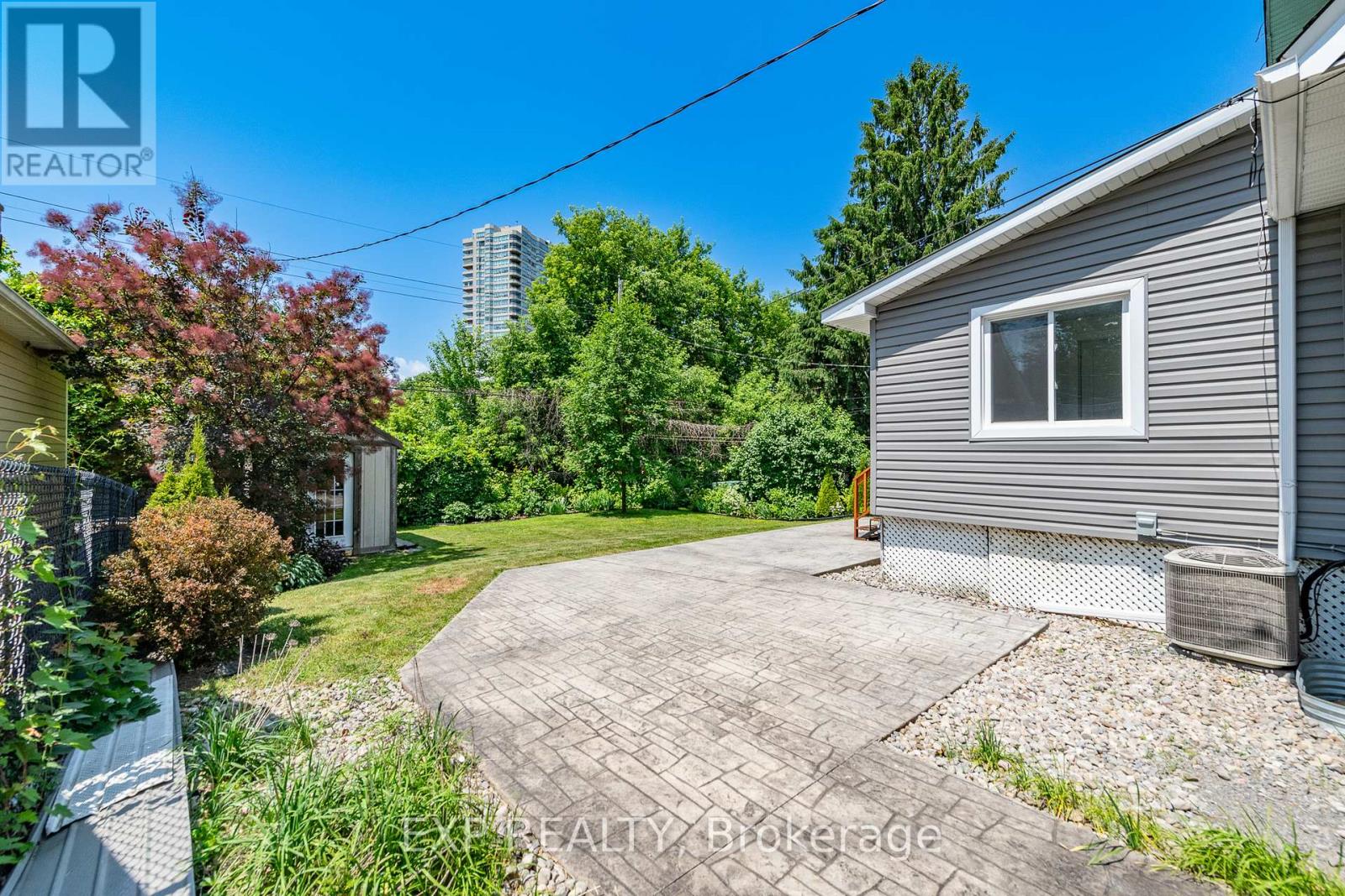 Photo 3 of 1552 Caledon Street, Ottawa ON