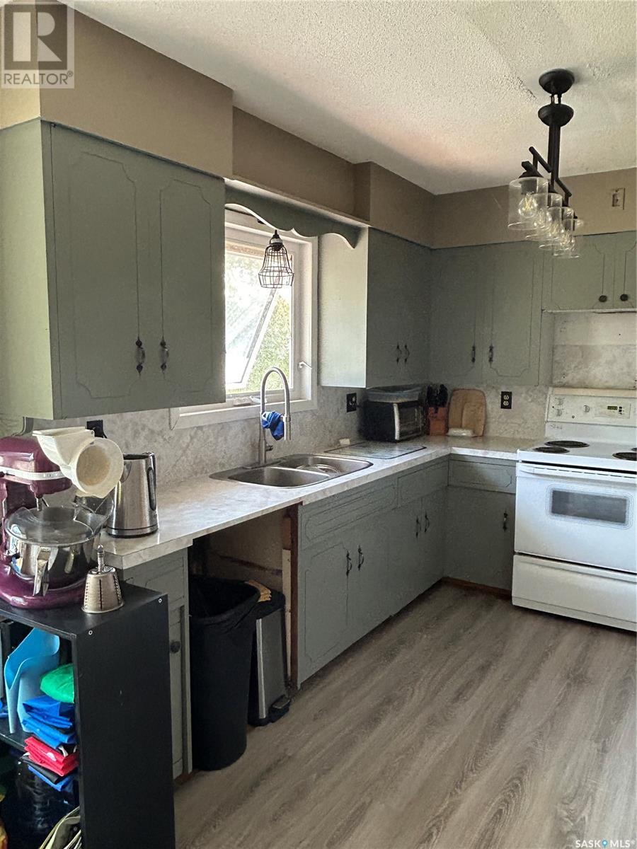 Photo 2 of 101 5th Avenue W, Kelvington SK