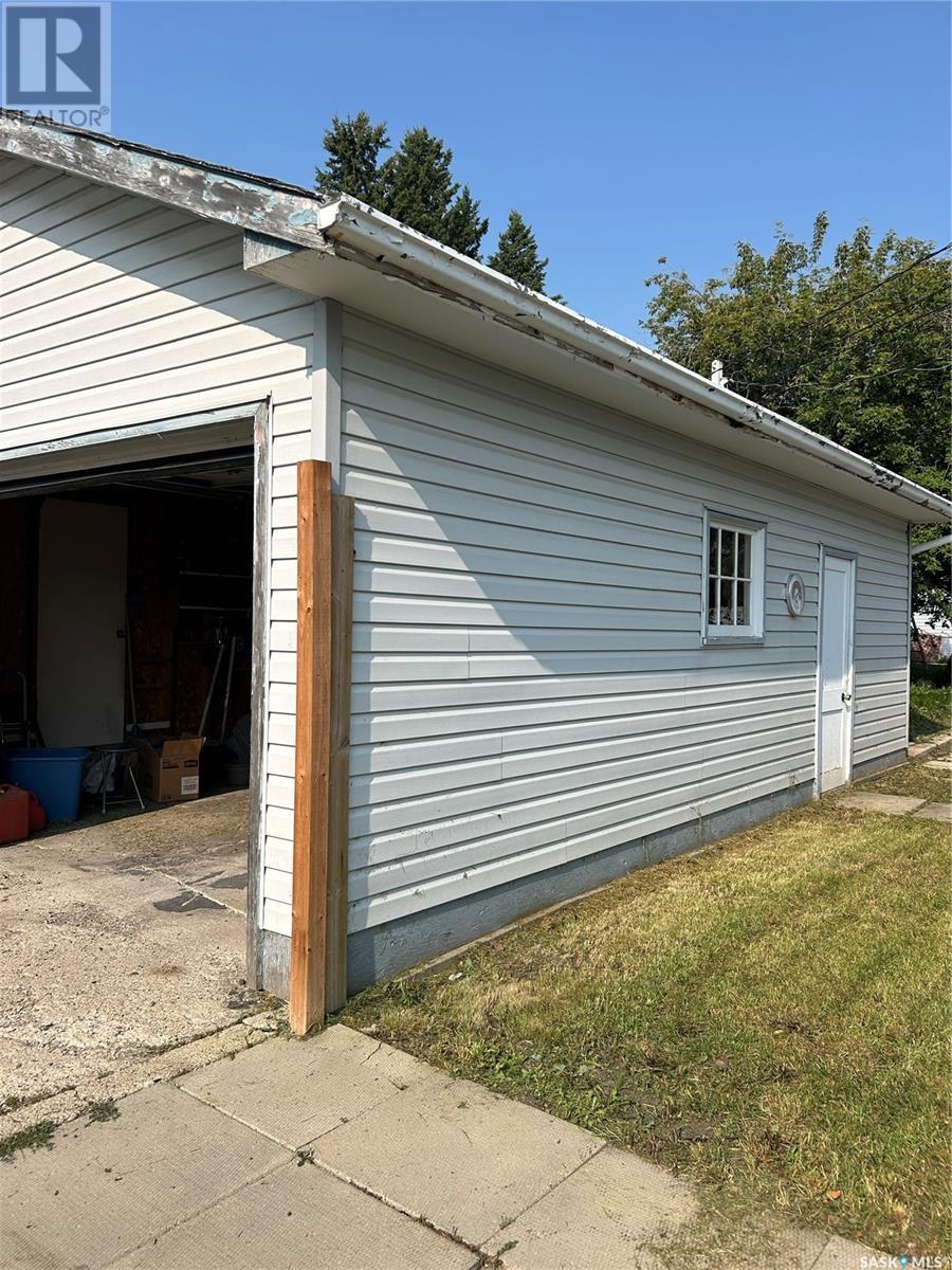 Photo 28 of 101 5th Avenue W, Kelvington SK