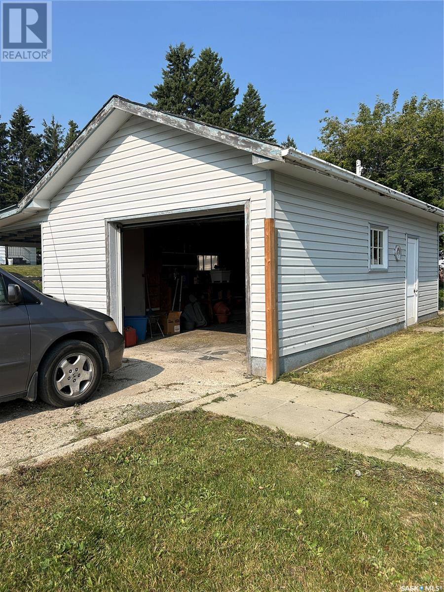 Photo 29 of 101 5th Avenue W, Kelvington SK