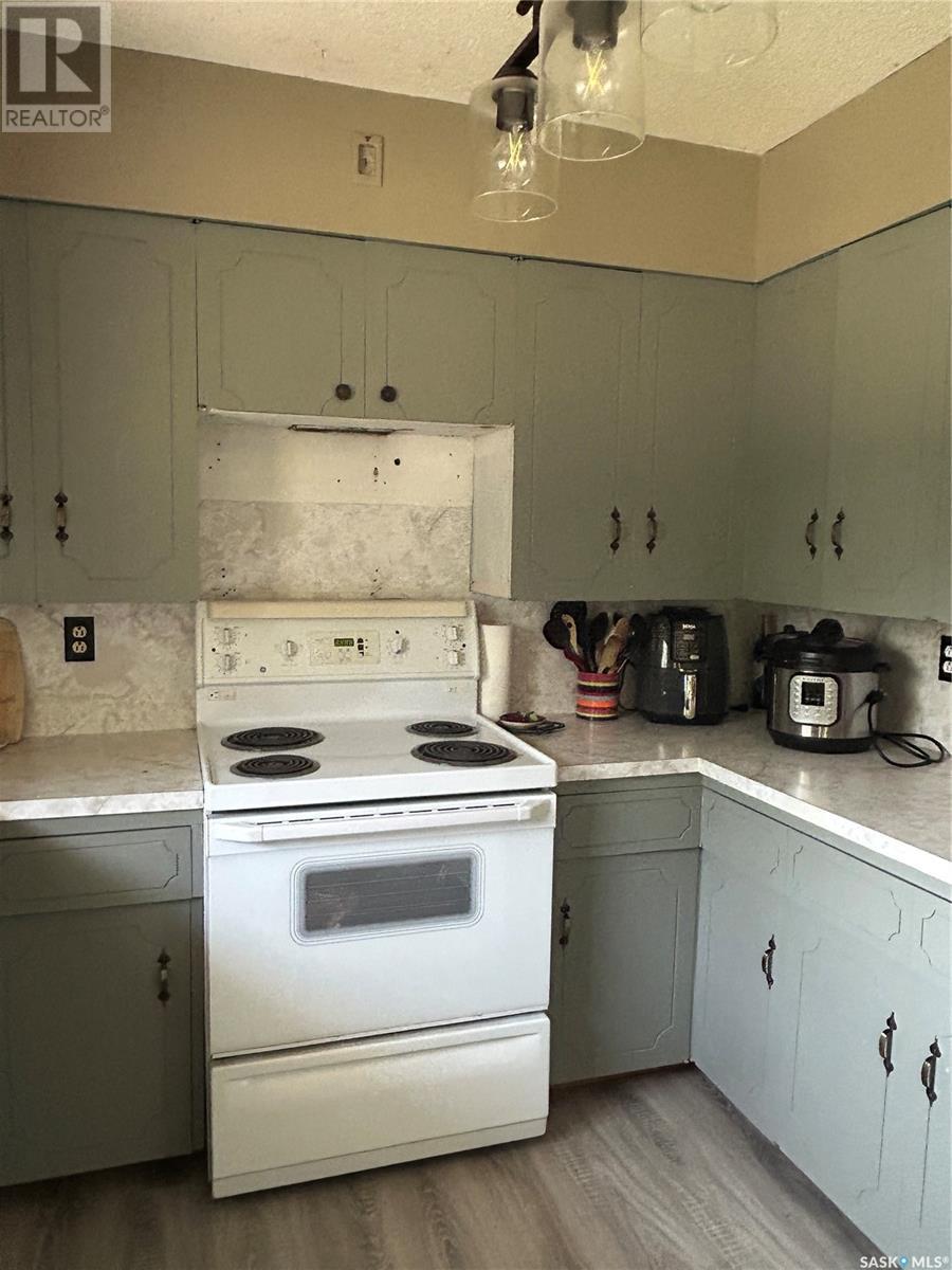 Photo 3 of 101 5th Avenue W, Kelvington SK