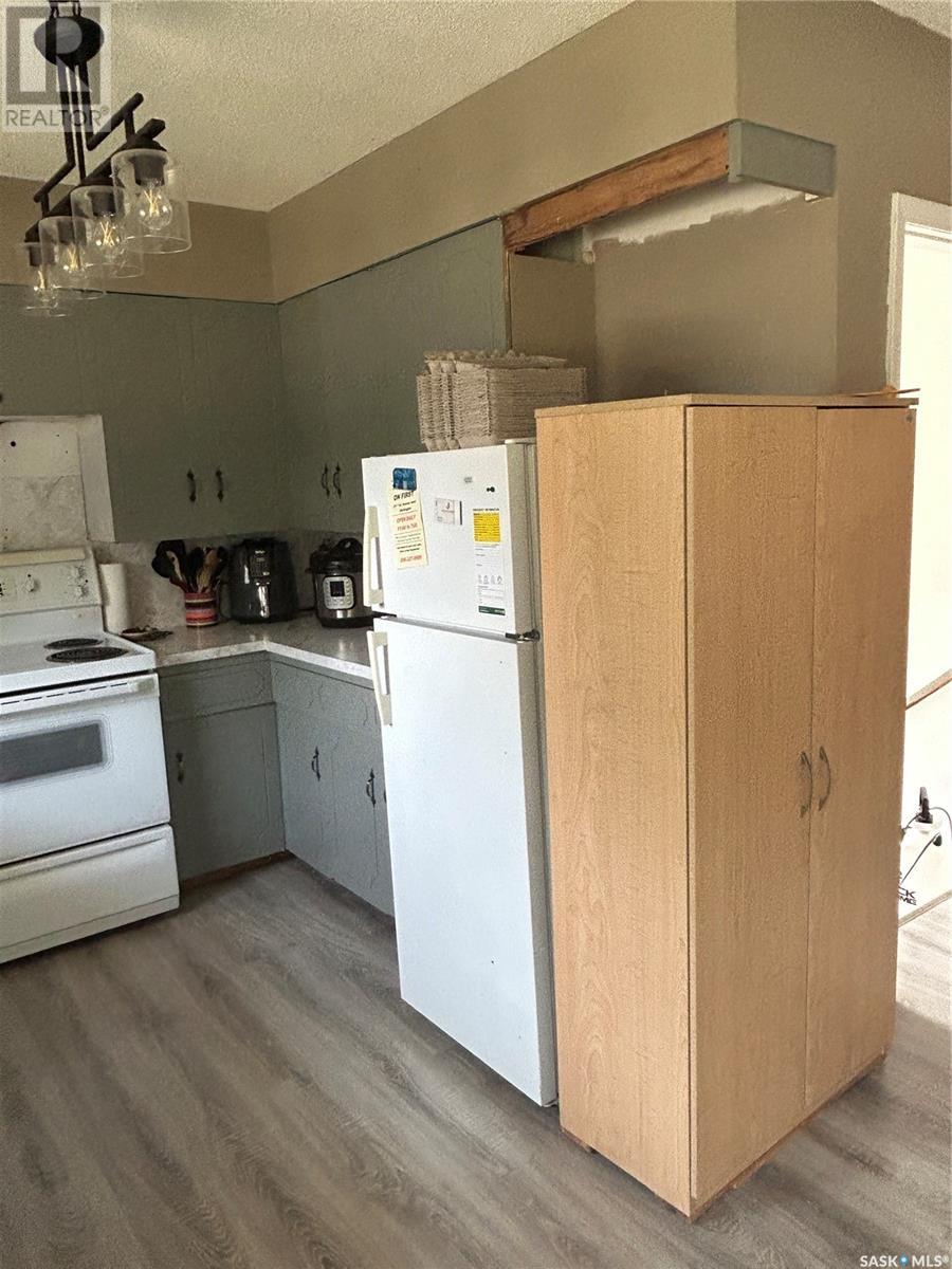 Photo 4 of 101 5th Avenue W, Kelvington SK