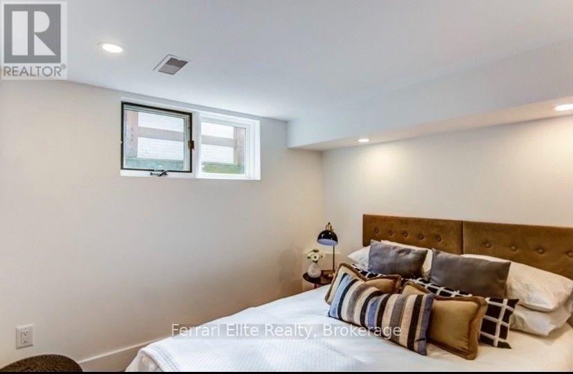 Photo 5 of Bsmt 66 Richmond Street, Richmond Hill ON