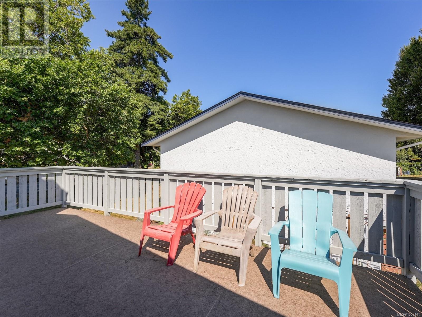 Photo 26 of 4215 Shelbourne St, Saanich BC