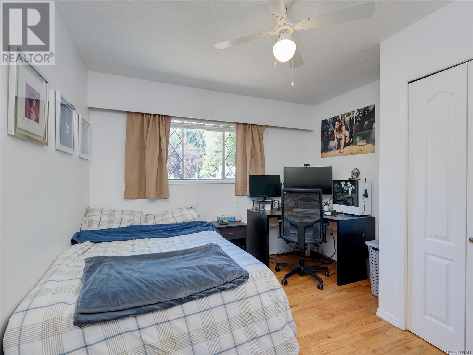 Photo 5 of 4215 Shelbourne St, Saanich BC