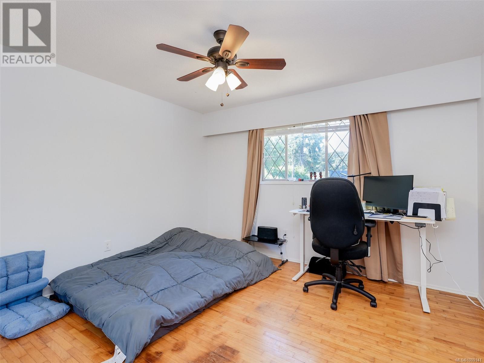 Photo 24 of 4215 Shelbourne St, Saanich BC