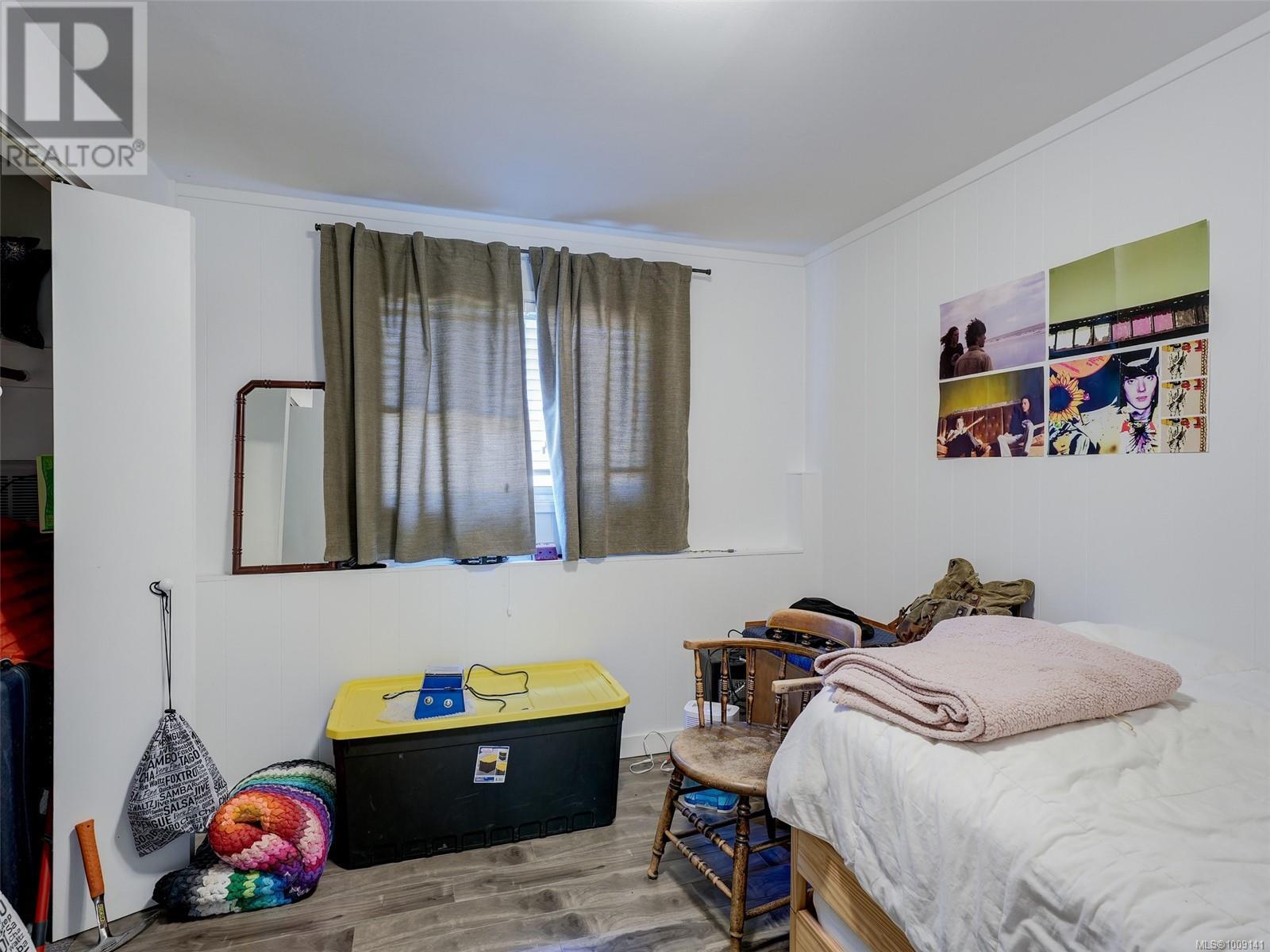 Photo 14 of 4215 Shelbourne St, Saanich BC
