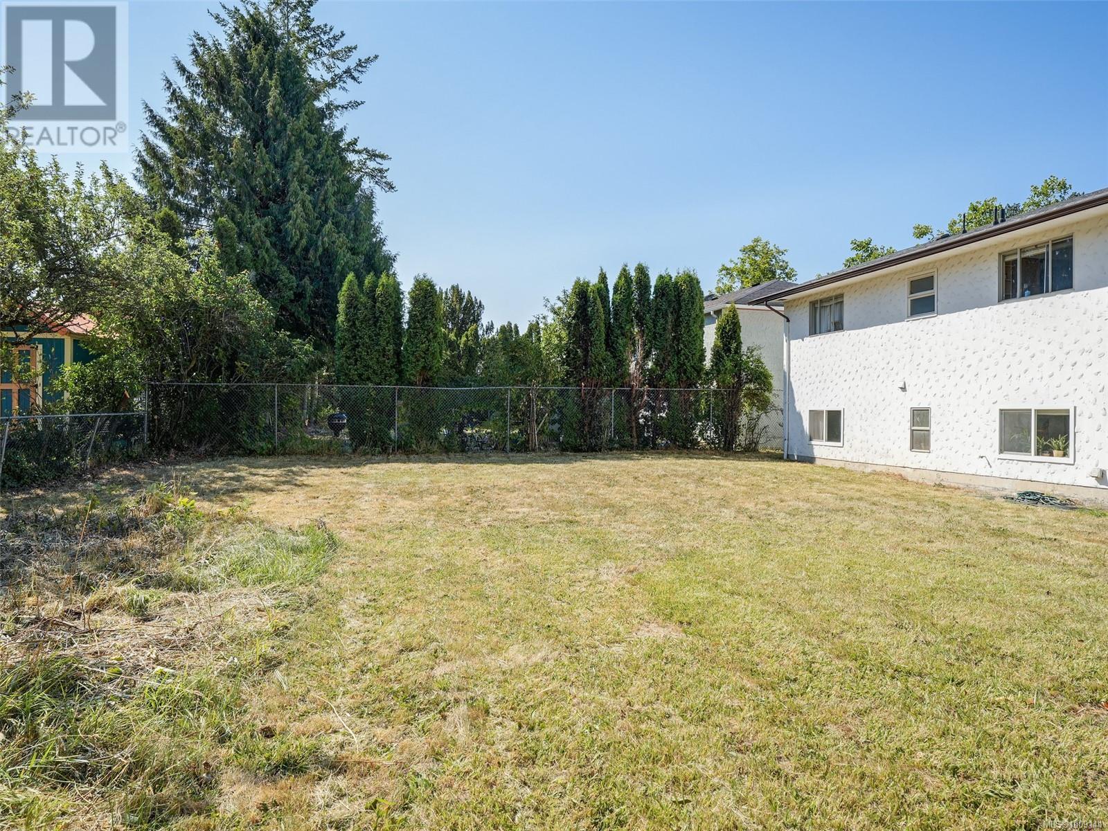 Photo 38 of 4215 Shelbourne St, Saanich BC