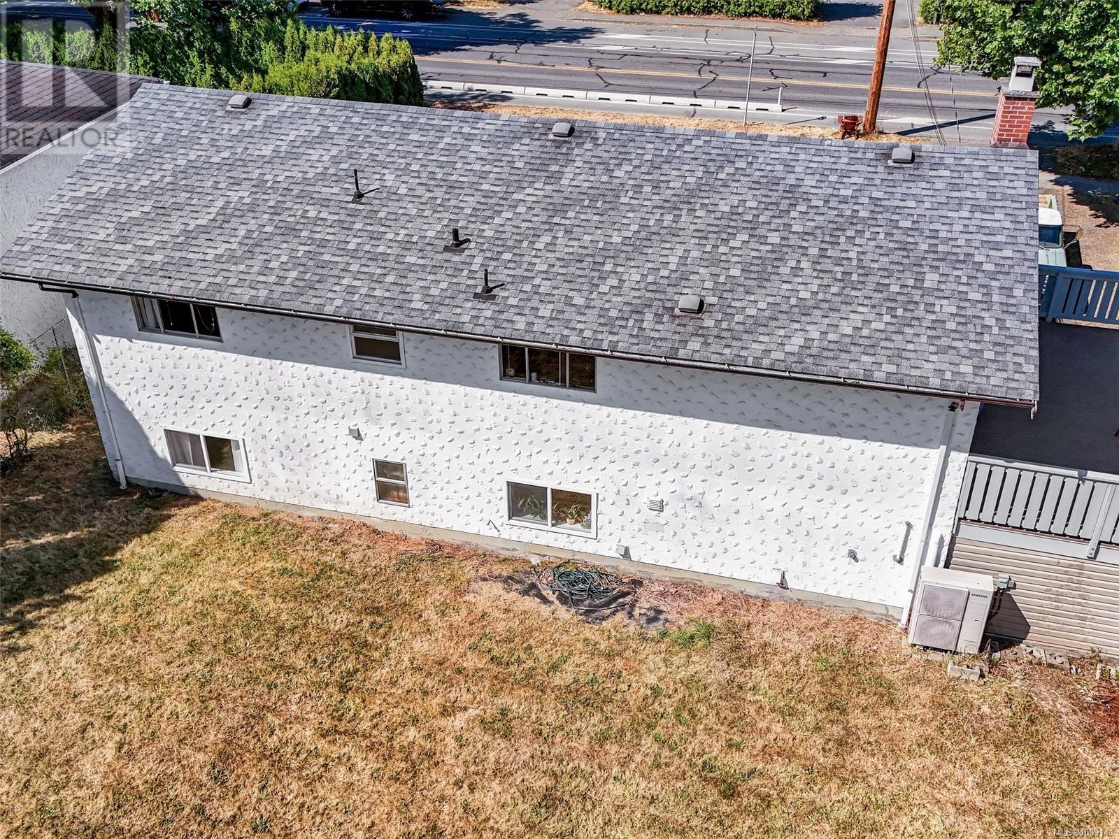 Photo 18 of 4215 Shelbourne St, Saanich BC