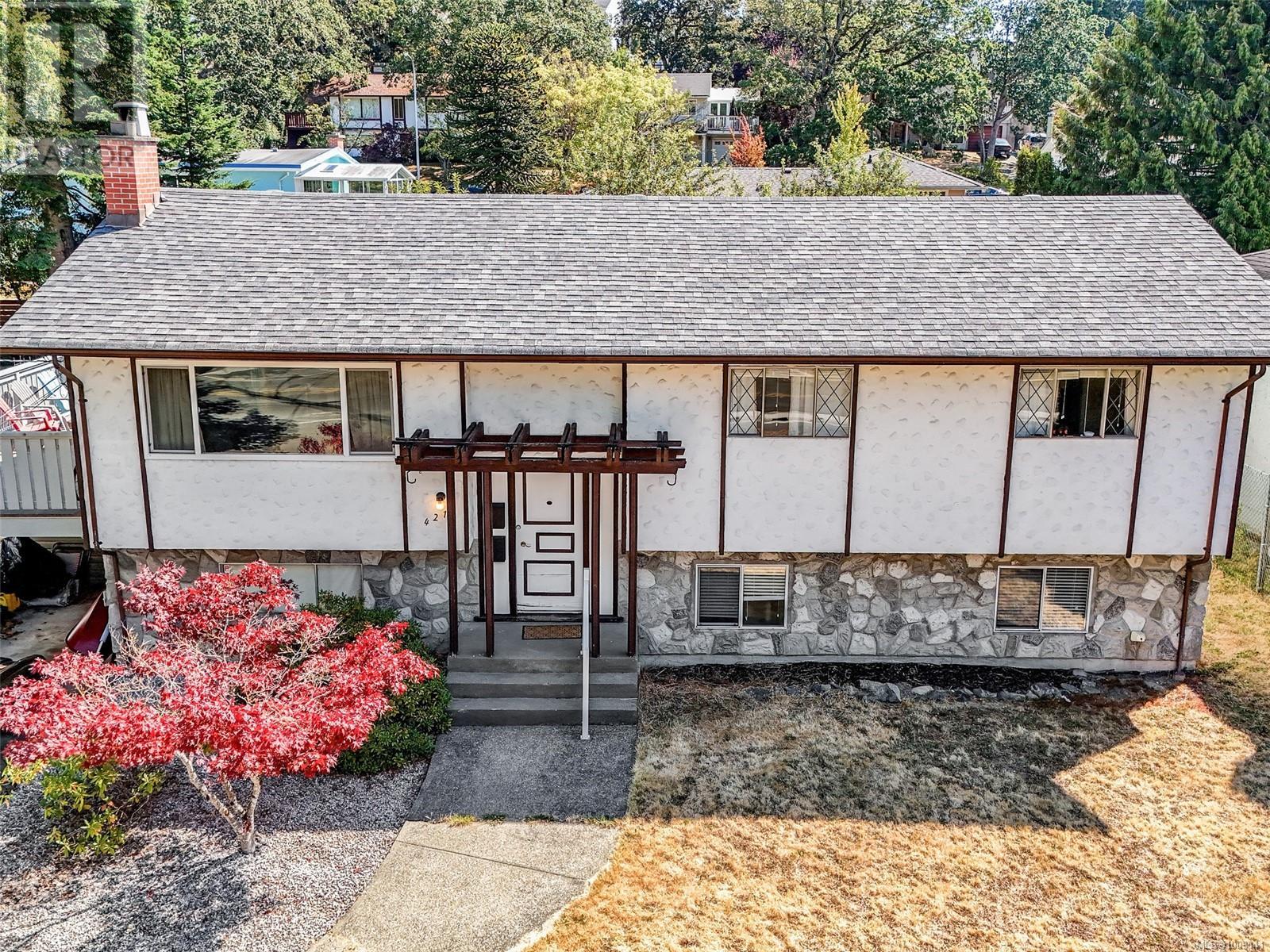 Photo 40 of 4215 Shelbourne St, Saanich BC