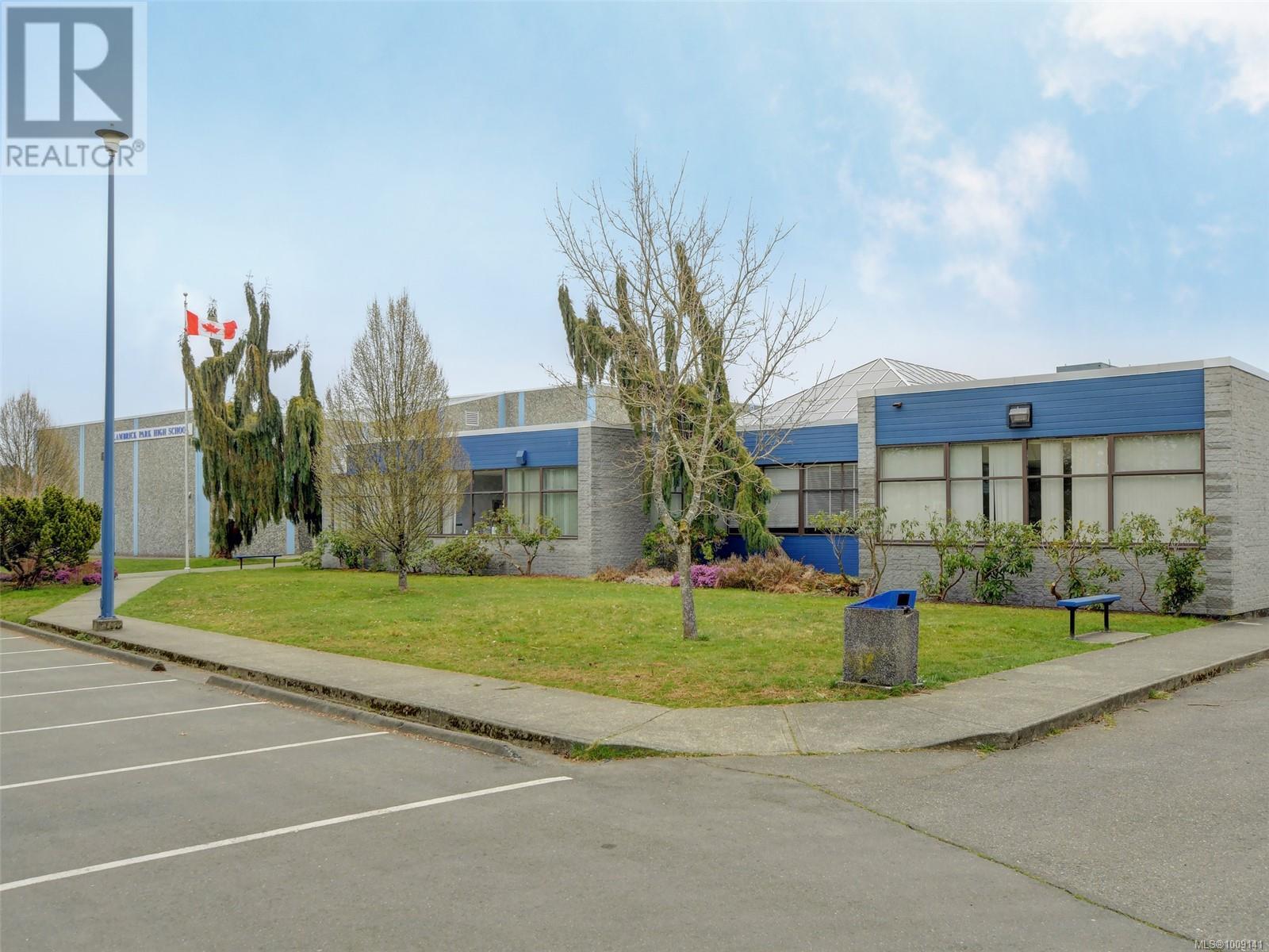 Photo 22 of 4215 Shelbourne St, Saanich BC