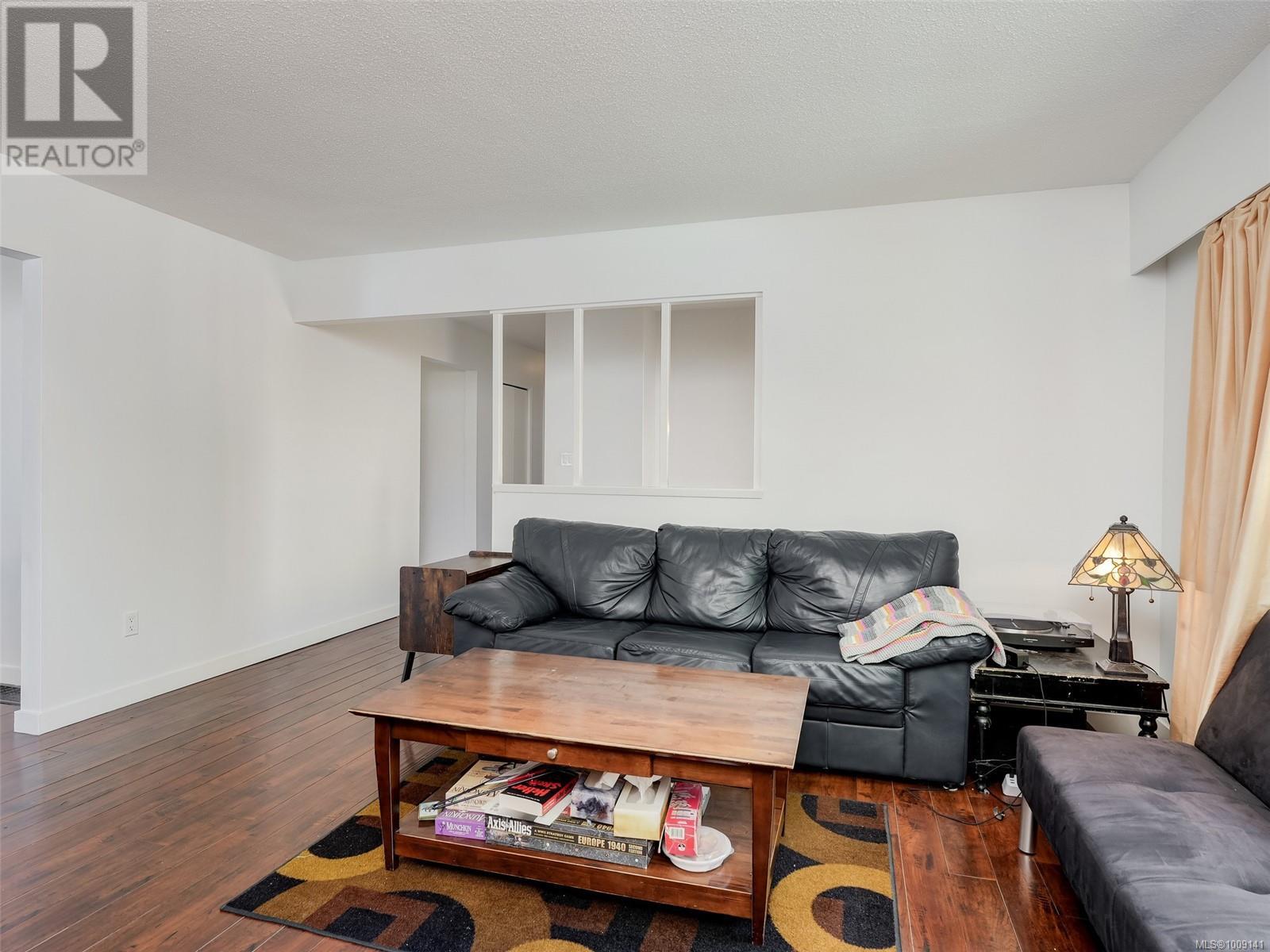 Photo 36 of 4215 Shelbourne St, Saanich BC