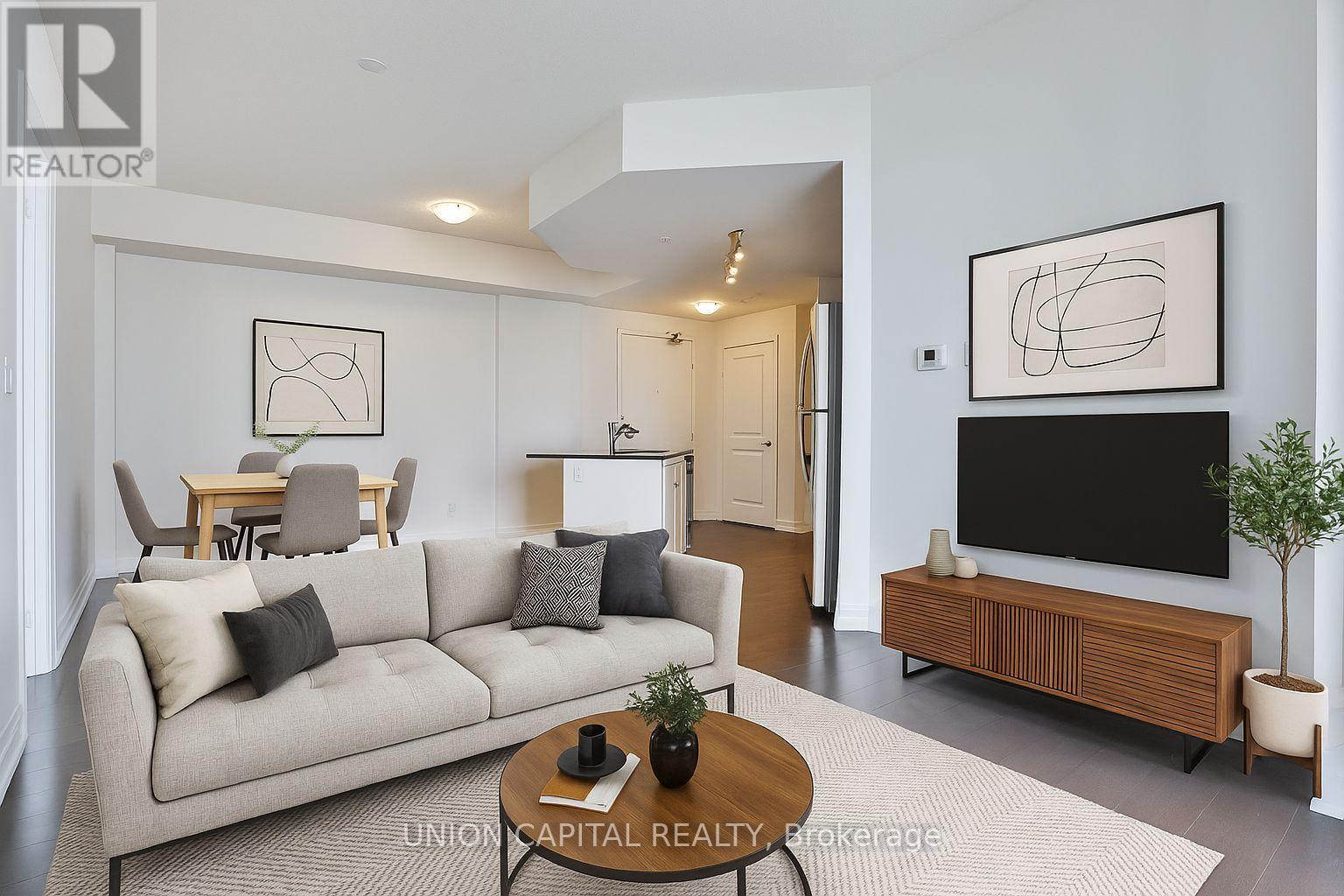 Photo 3 of 511 68 Main Street, Markham ON