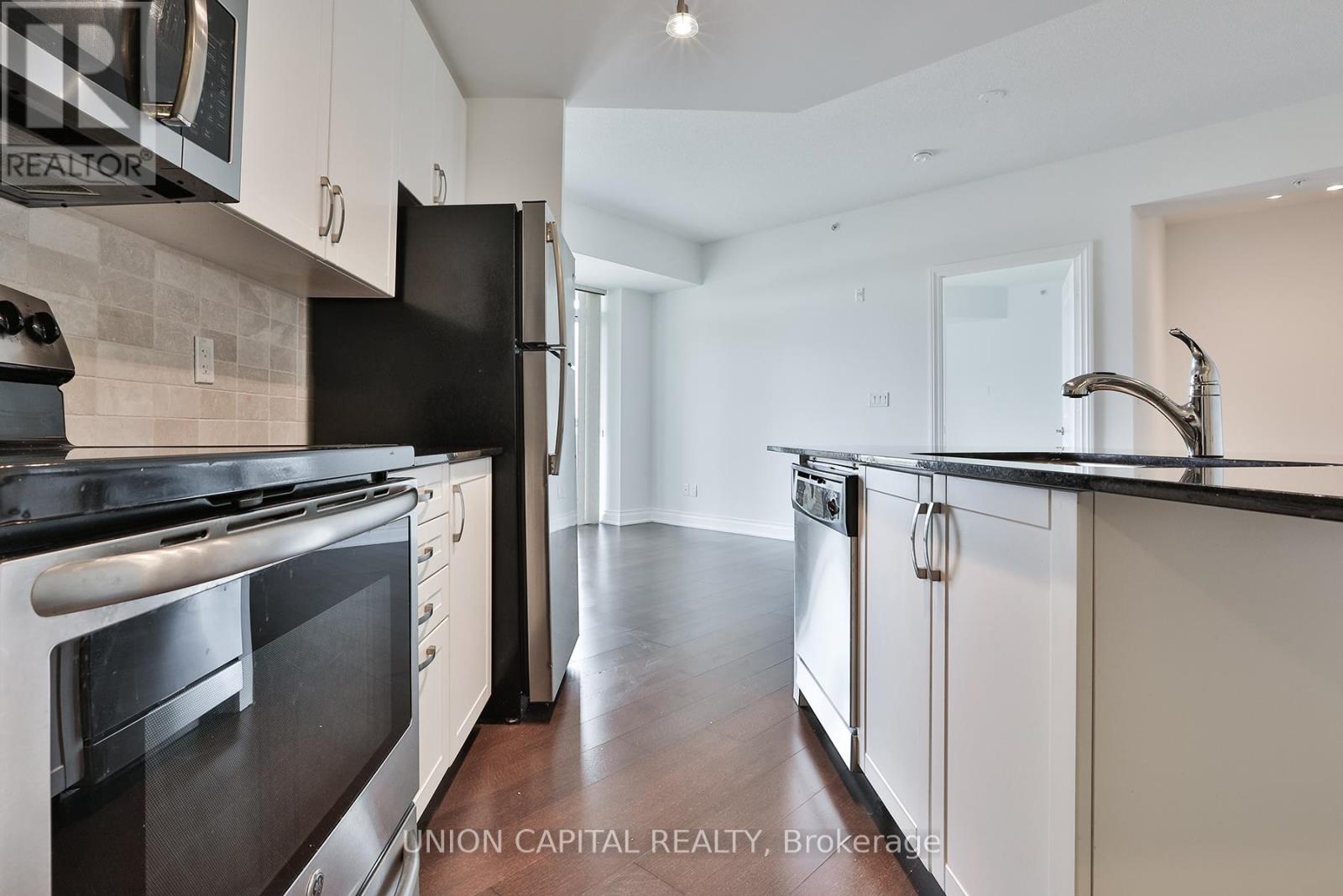 Photo 5 of 511 68 Main Street, Markham ON