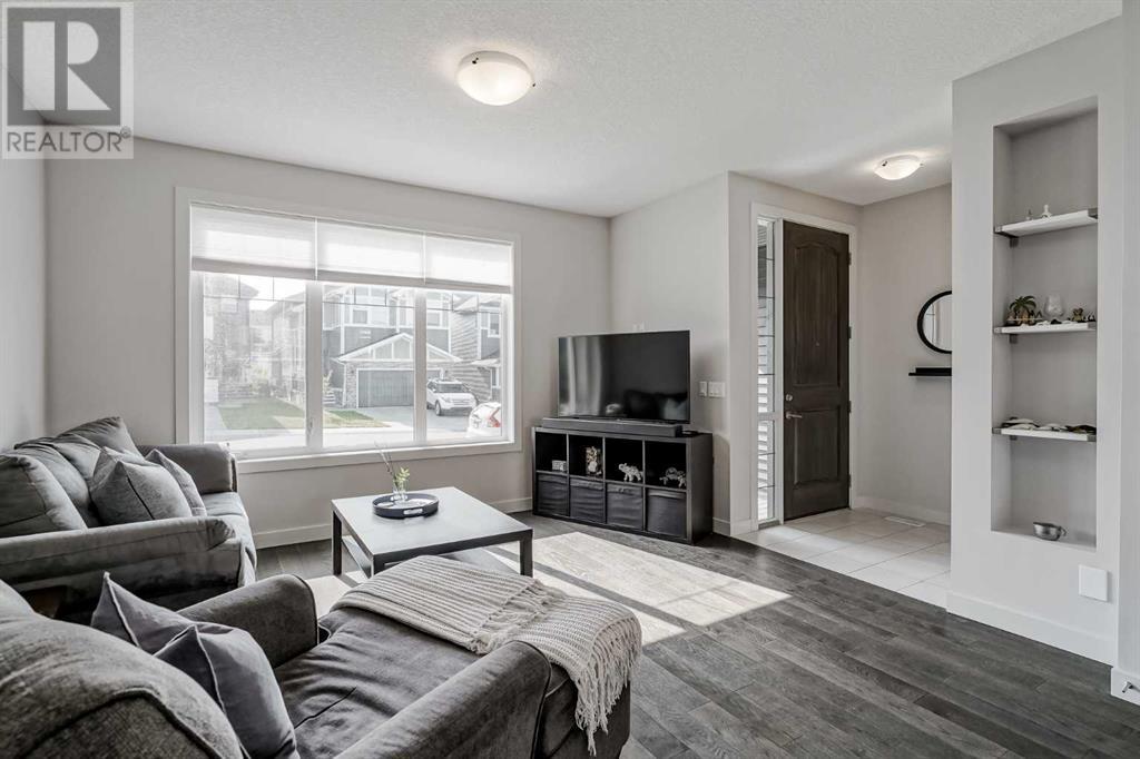 Photo 3 of 57 Sunrise Way, Cochrane AB