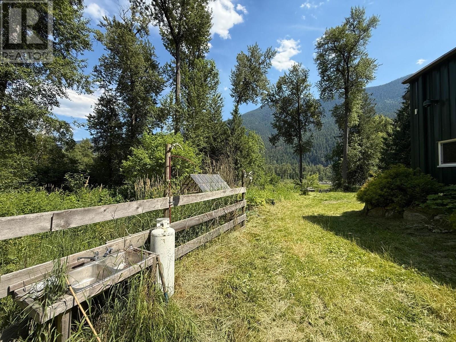 Photo 17 of 4640 Slocan River Road, Winlaw BC
