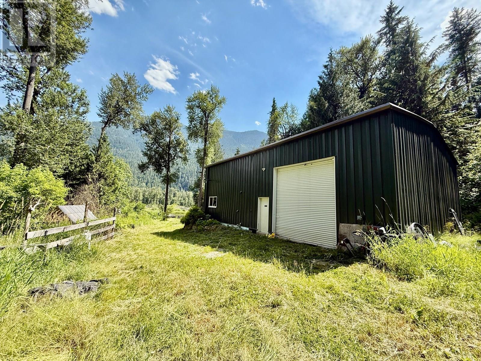 Photo 4 of 4640 Slocan River Road, Winlaw BC