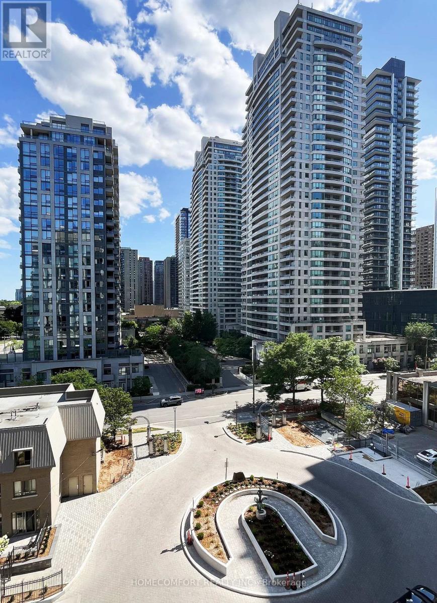 Photo 1 of 809 28 Hollywood Avenue, Toronto ON