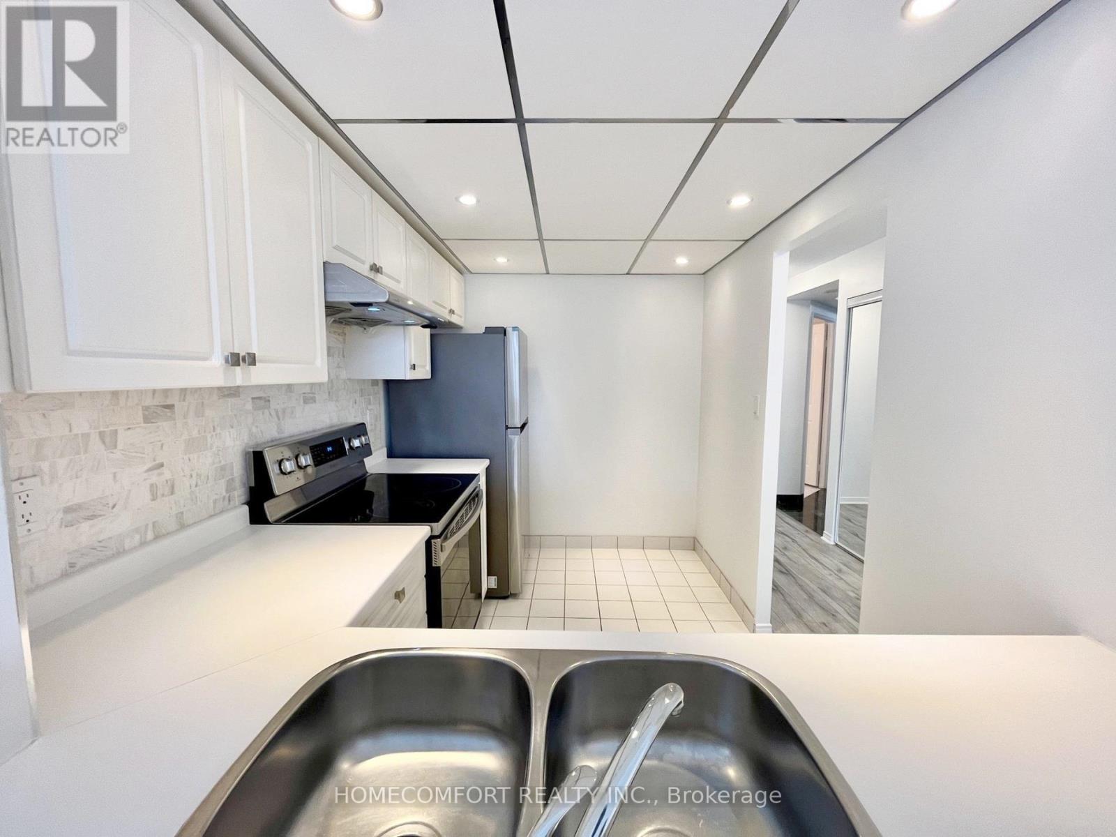 Photo 11 of 809 28 Hollywood Avenue, Toronto ON