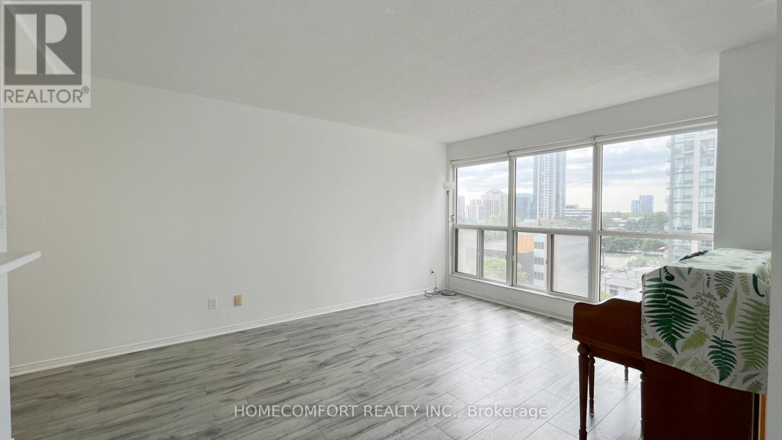 Photo 15 of 809 28 Hollywood Avenue, Toronto ON