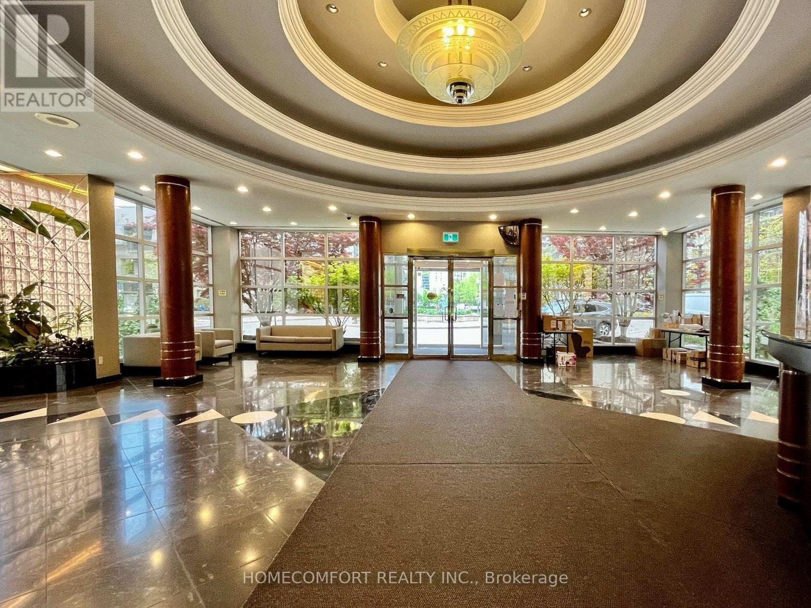 Photo 4 of 809 28 Hollywood Avenue, Toronto ON