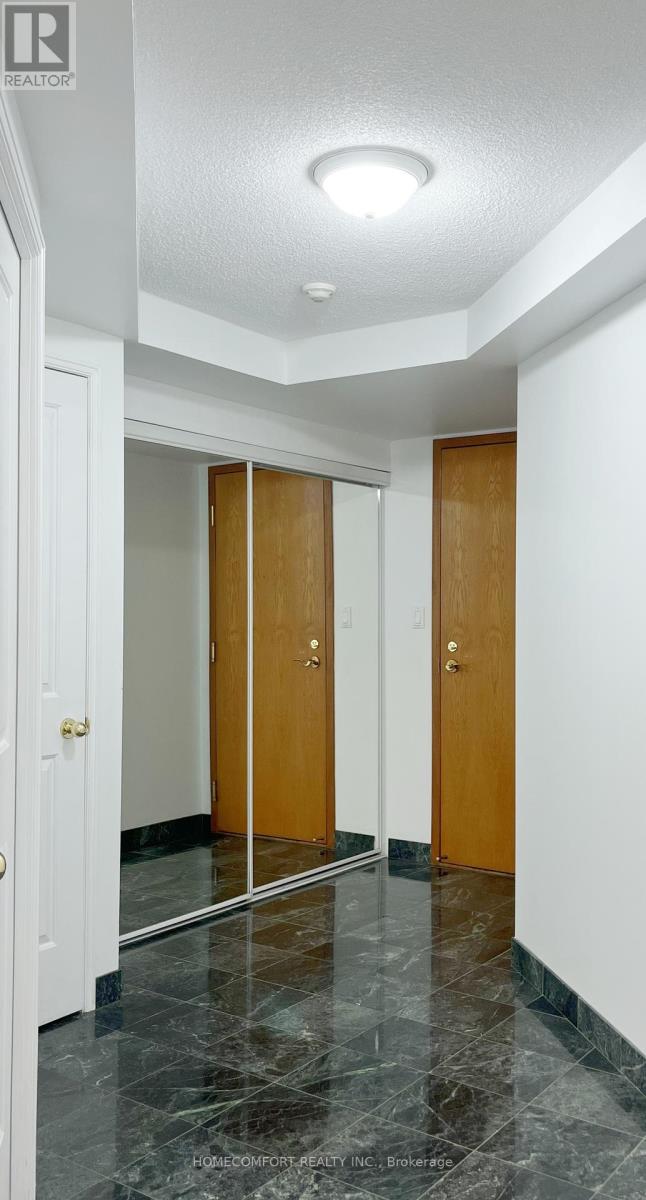 Photo 8 of 809 28 Hollywood Avenue, Toronto ON
