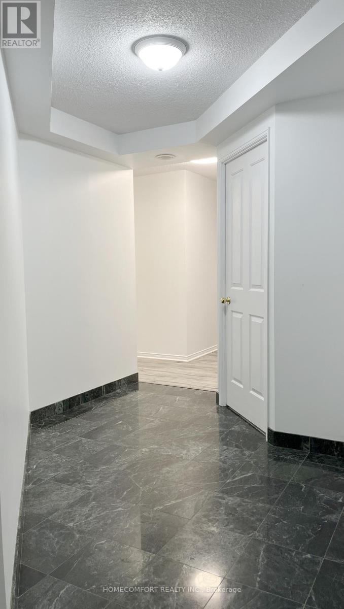 Photo 9 of 809 28 Hollywood Avenue, Toronto ON