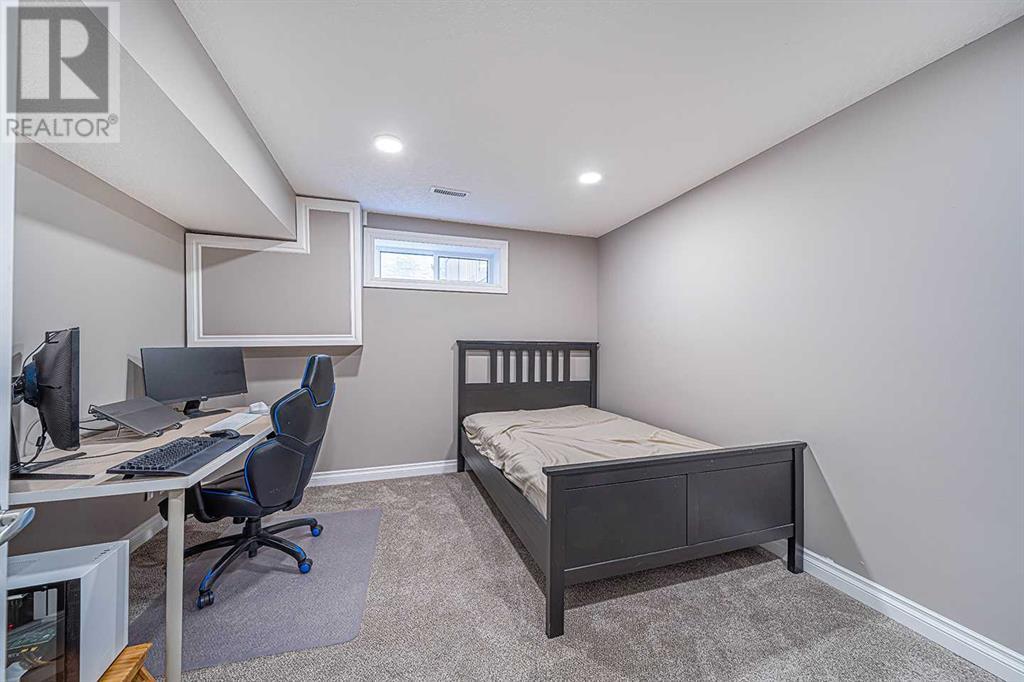 Single Family House for Sale in  Hawktree Green NW Hawkwood Calgary 