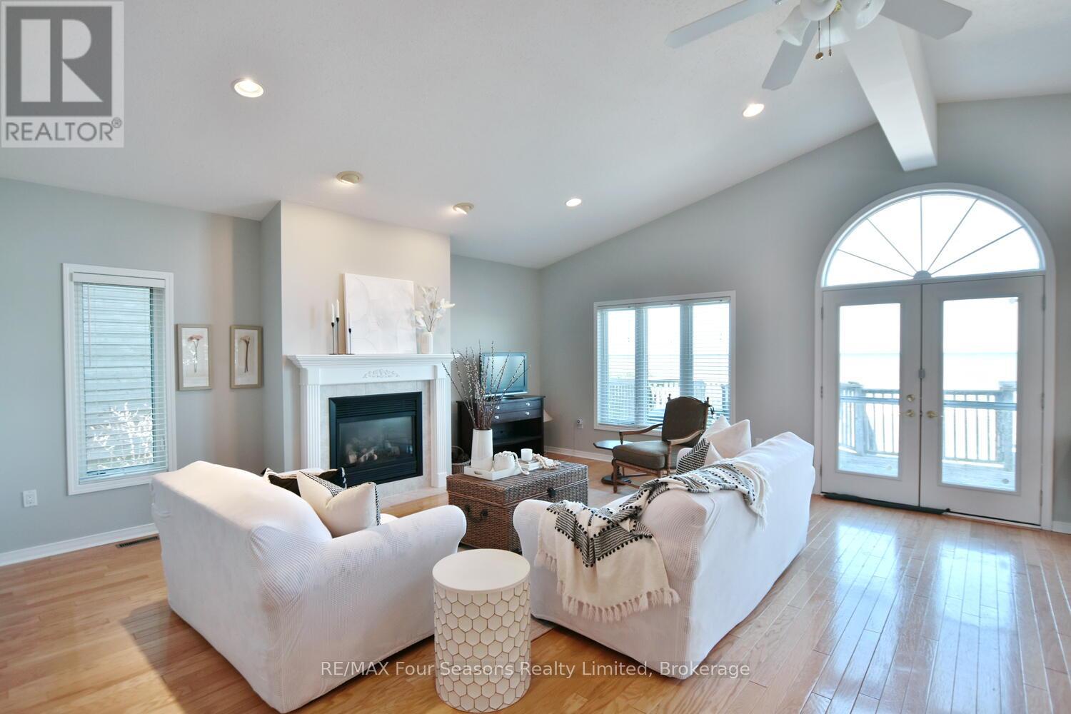 Photo 15 of 46 William Avenue, Wasaga Beach ON