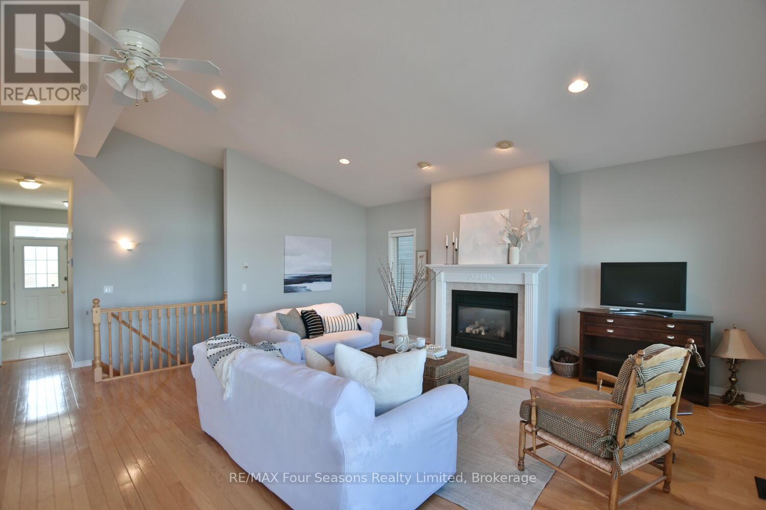 Photo 16 of 46 William Avenue, Wasaga Beach ON