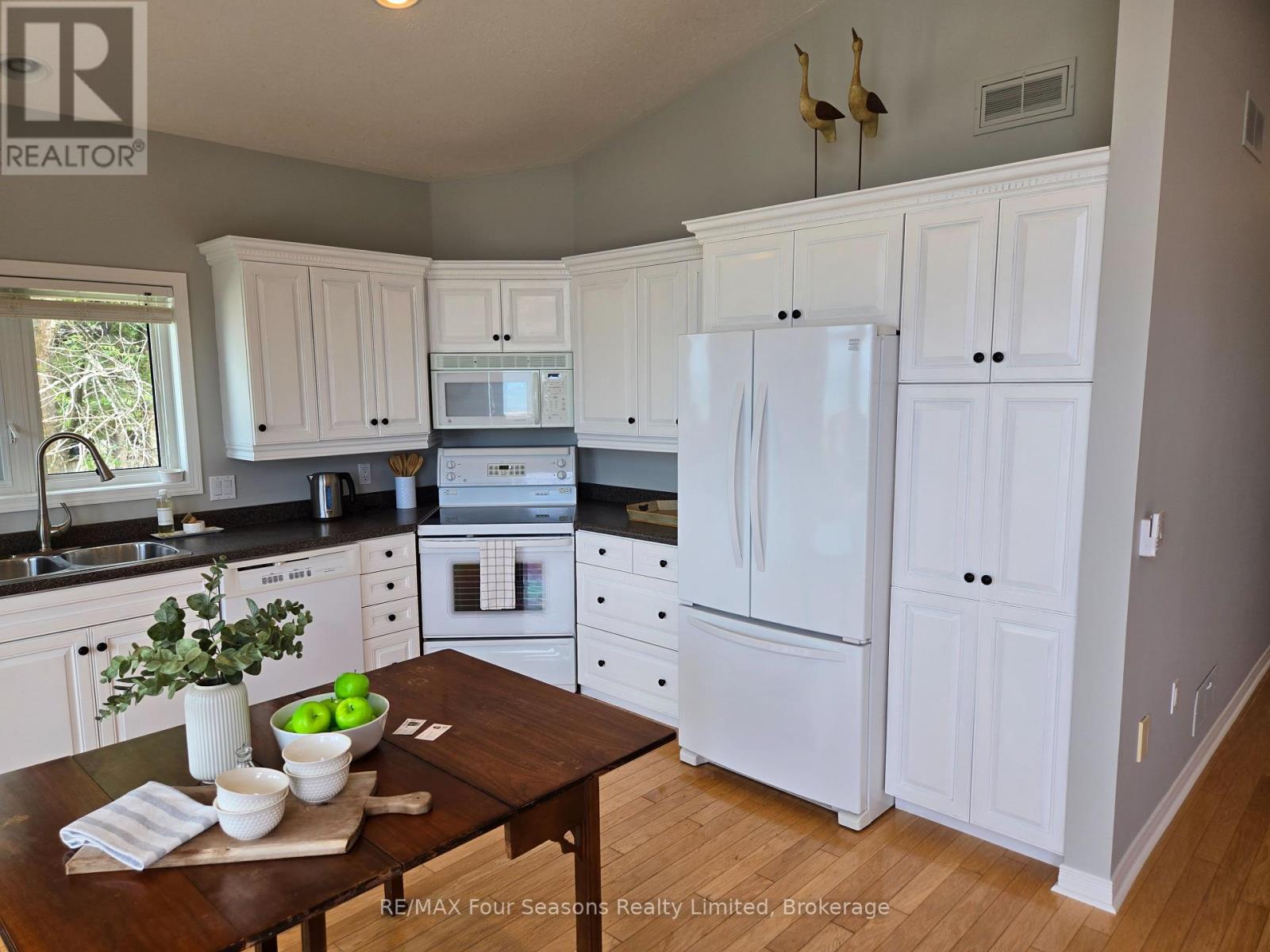 Photo 19 of 46 William Avenue, Wasaga Beach ON