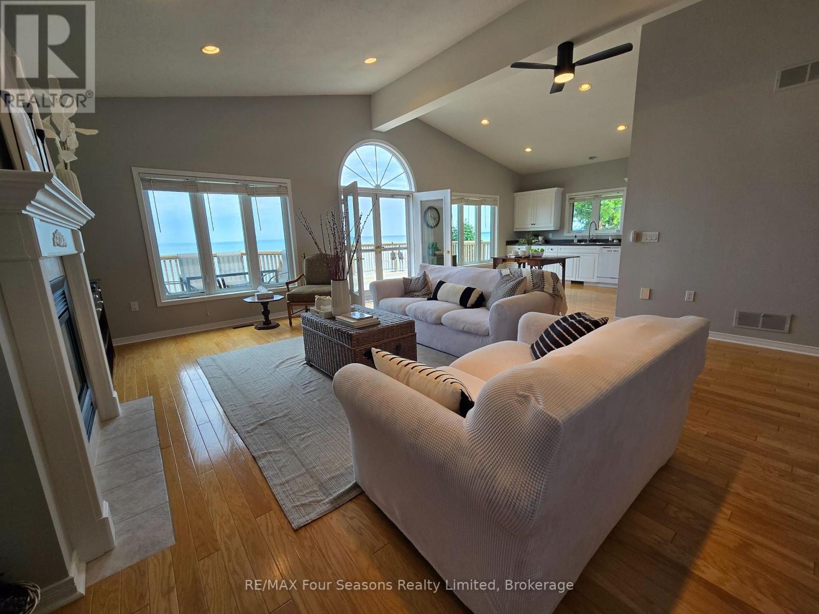 Photo 22 of 46 William Avenue, Wasaga Beach ON