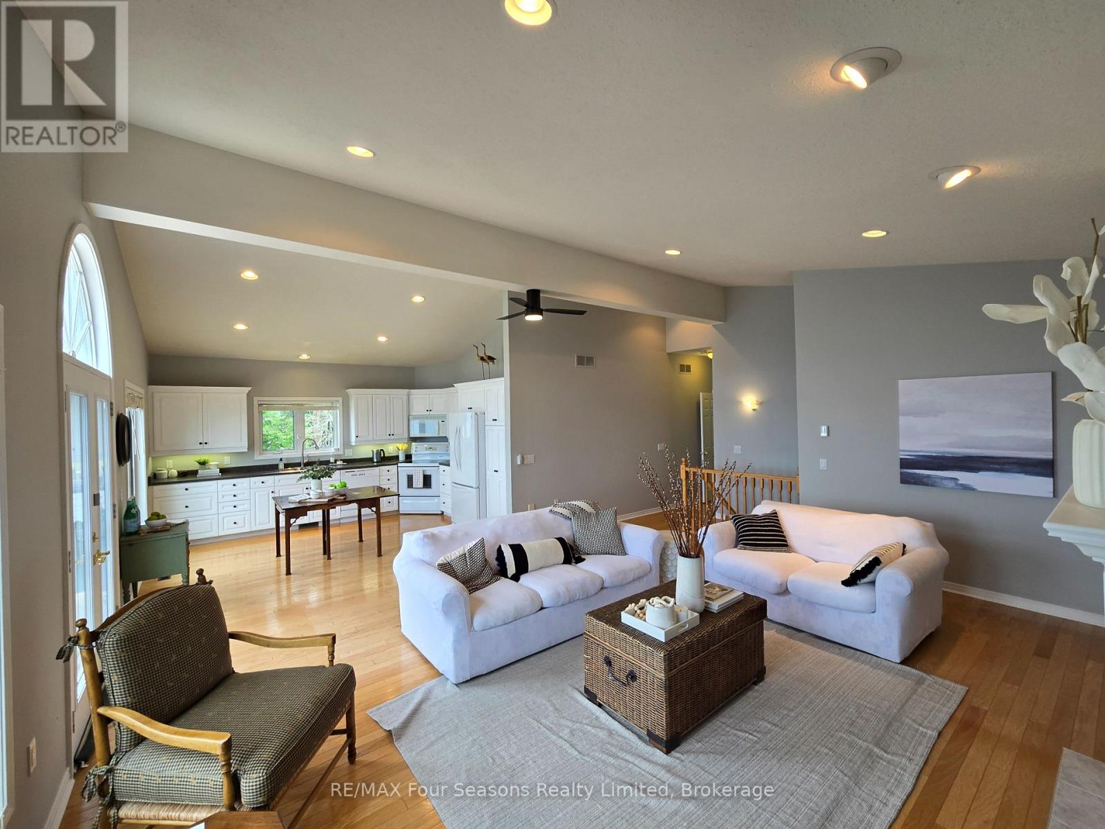 Photo 23 of 46 William Avenue, Wasaga Beach ON