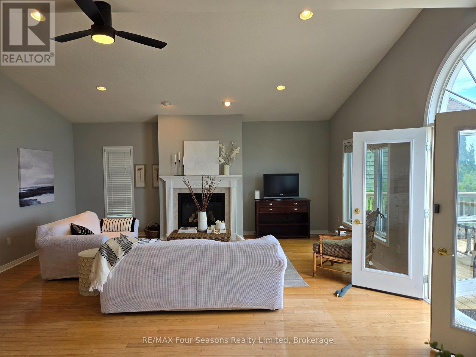 Photo 24 of 46 William Avenue, Wasaga Beach ON
