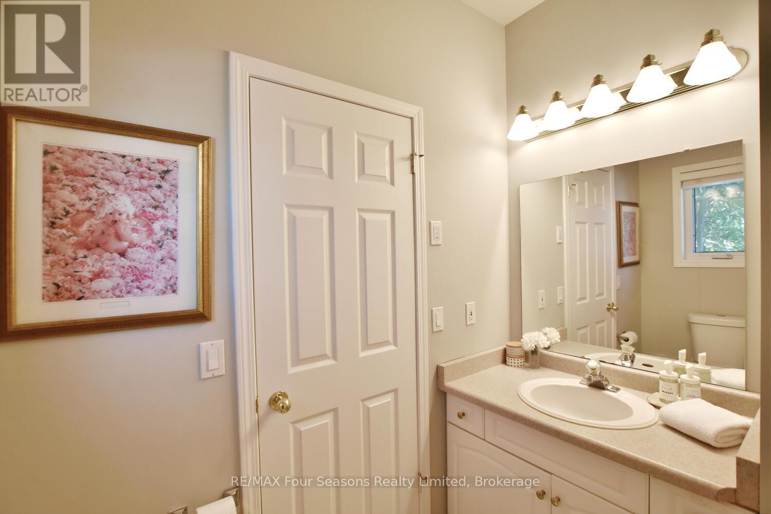 Photo 30 of 46 William Avenue, Wasaga Beach ON