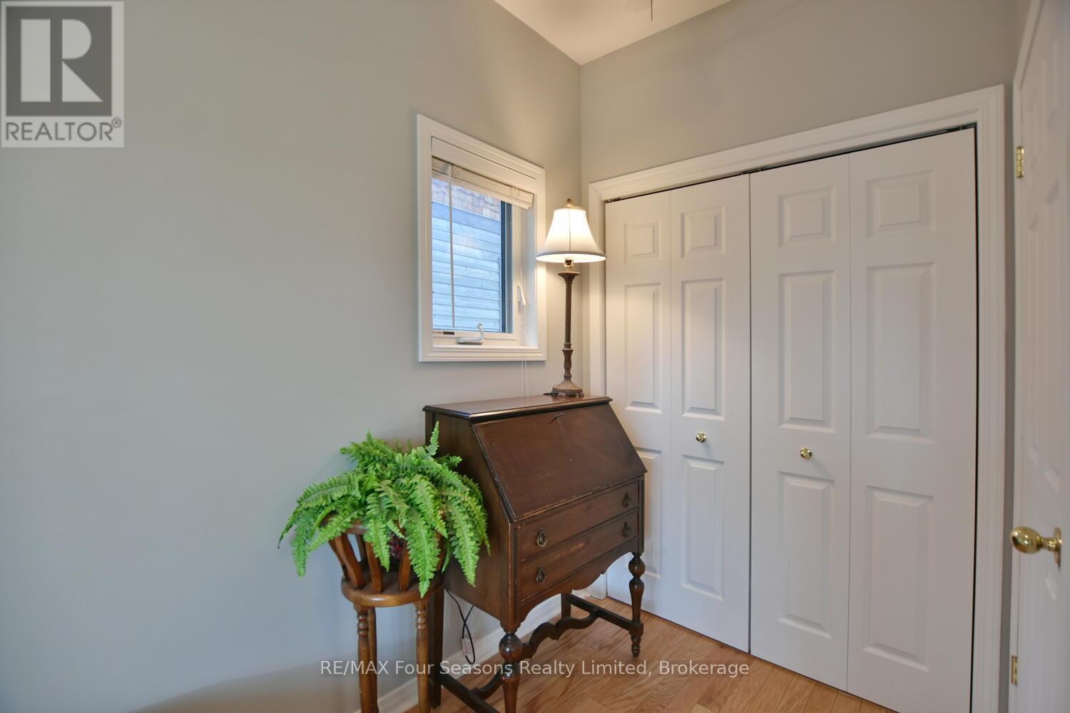 Photo 33 of 46 William Avenue, Wasaga Beach ON