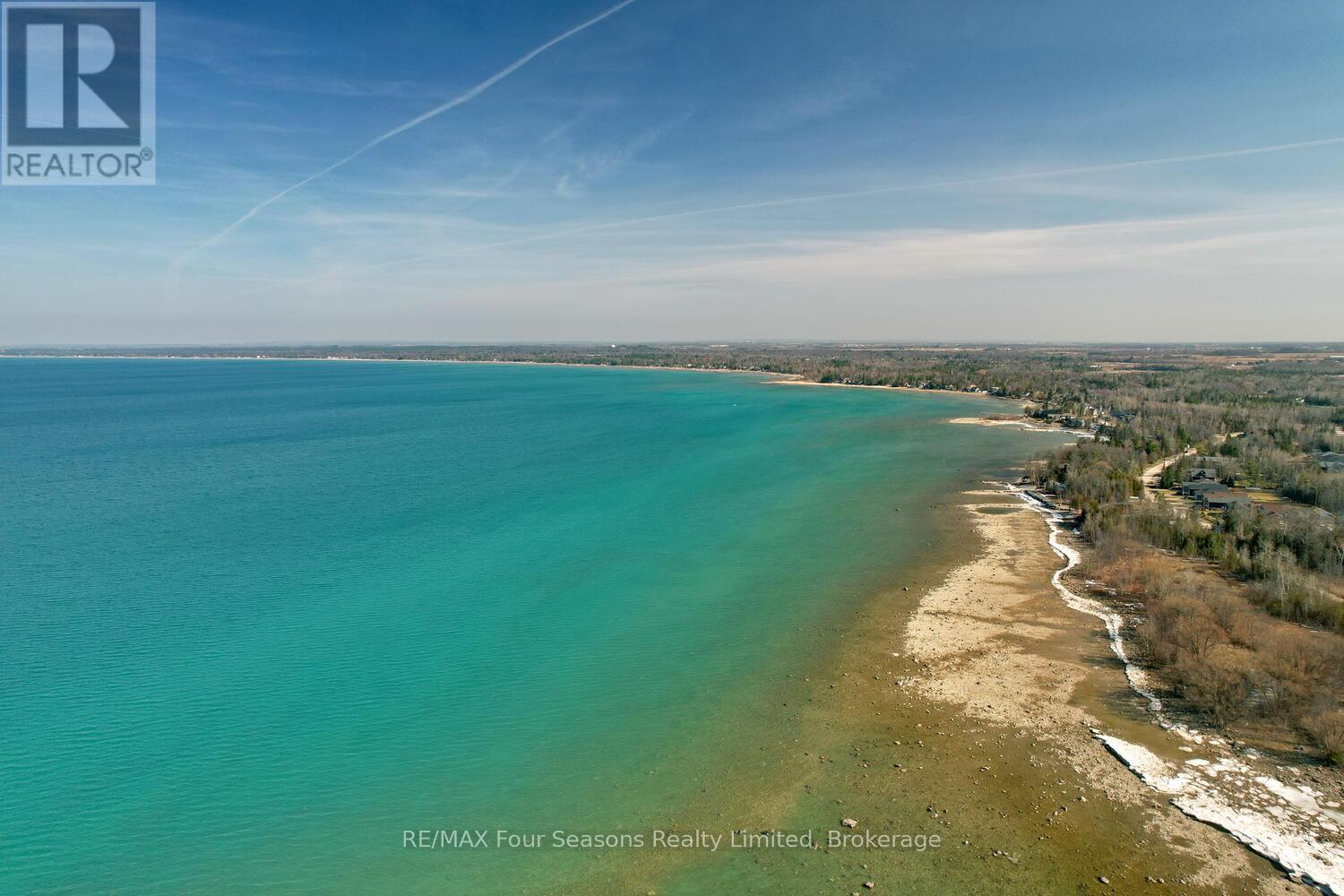 Photo 6 of 46 William Avenue, Wasaga Beach ON