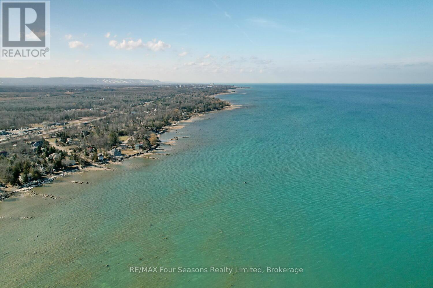 Photo 7 of 46 William Avenue, Wasaga Beach ON