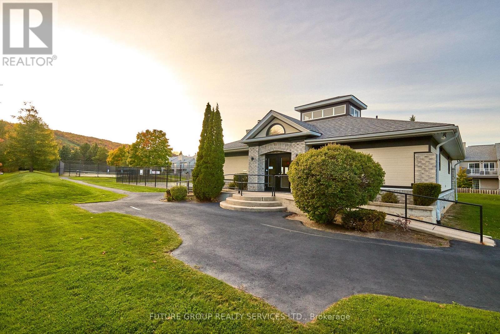 Photo 27 of 49 146 Settlers Way, Blue Mountains ON