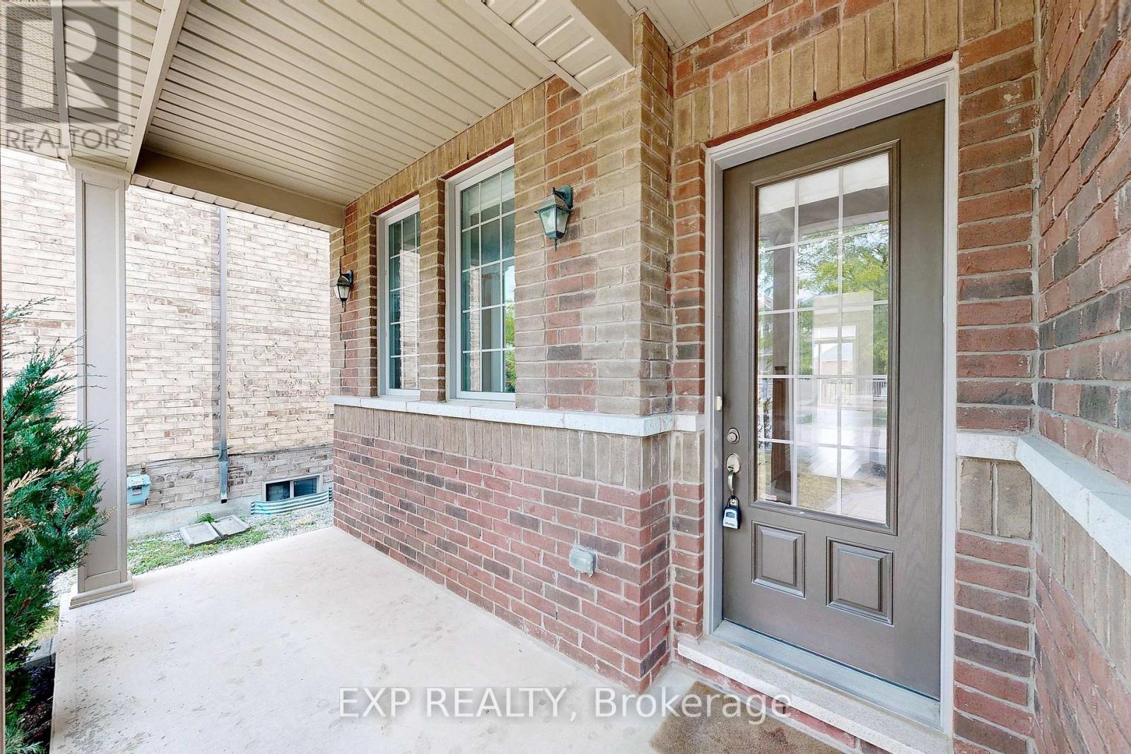 Photo 2 of 71 Manila Avenue, Markham ON