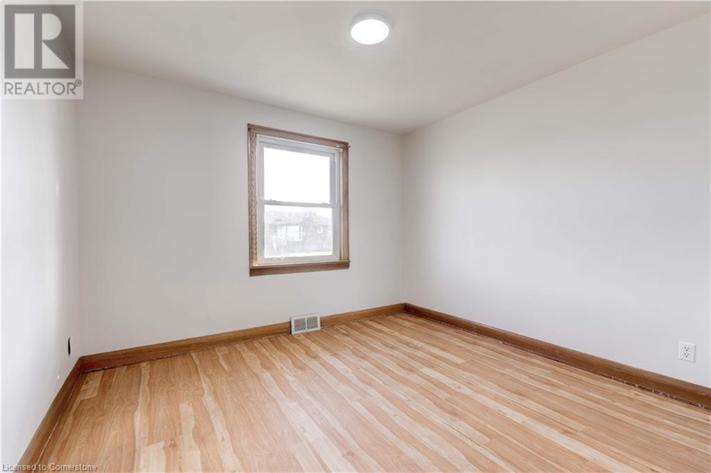 Photo 15 of 662 Harriet Street, Welland ON