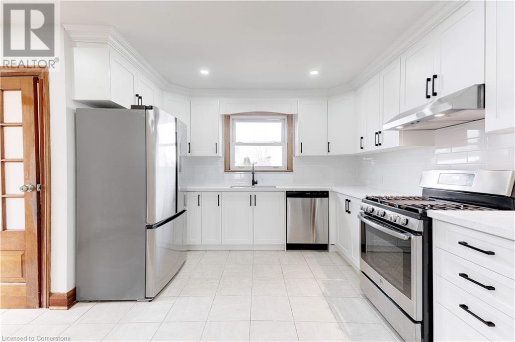 Photo 11 of 662 Harriet Street, Welland ON