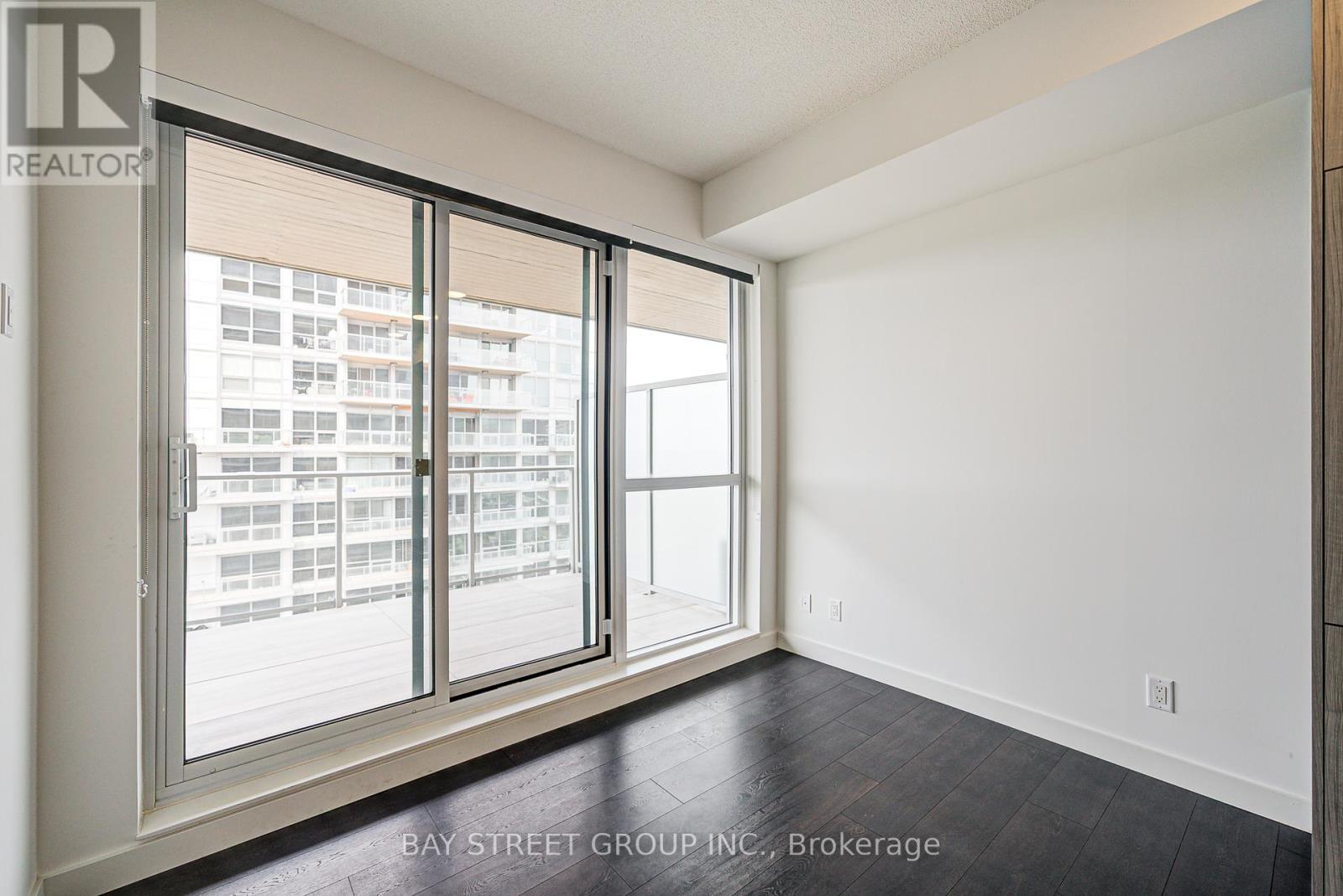 Photo 4 of 1507 27 Mcmahon Drive, Toronto ON